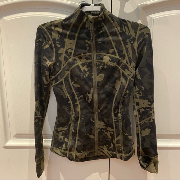 lululemon athletica Jackets & Blazers - Lululemon “define” jacket - like new! Olive and black camouflage pattern. Size 4